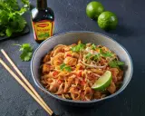 Pyszny pad thai przepis z kurczakiem, tofu i kiełkami. Idealny na szybki obiad.