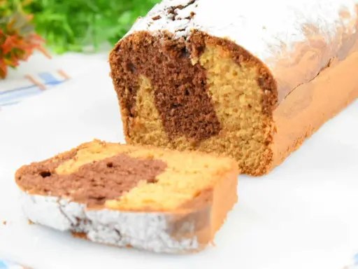Babka piaskowa Ani gotuje – puszysty, marmurkowy wypiek z cukrem pudrem, idealny na deser.