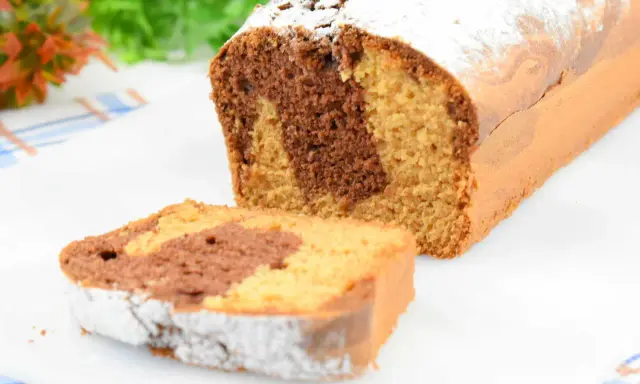 Babka piaskowa Ani gotuje – puszysty, marmurkowy wypiek z cukrem pudrem, idealny na deser.